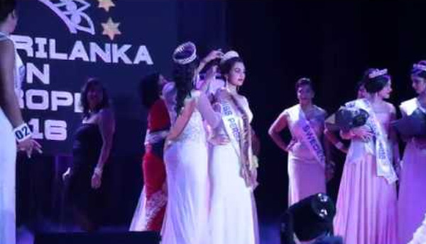 යුරෝපා රූ රැජින ලෙස කිරුළු පැළඳි මීගමුවේ යුවතිය මෙන්න… (ඡායාරූප) යුරෝපා රූ රැජින ලෙස කිරුළු පැළඳි මීගමුවේ යුවතිය මෙන්න… (ඡායාරූප)