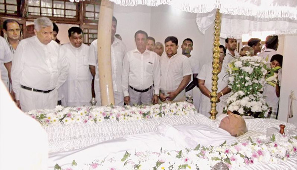 හිටපු අගමැති රත්නසිරි වික්රමනායක දැයෙන් සමුගනියි… හිටපු අගමැති රත්නසිරි වික්රමනායක දැයෙන් සමුගනියි…