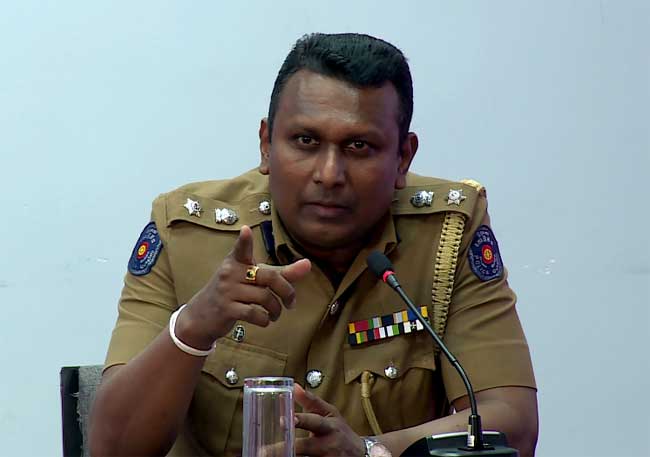 ජනපතිවරණයේ පෝස්ටර් – බැනර් ඉවත් කරන්න කම්කරුවන් 1045 ක් ජනපතිවරණයේ පෝස්ටර් – බැනර් ඉවත් කරන්න කම්කරුවන් 1045 ක්