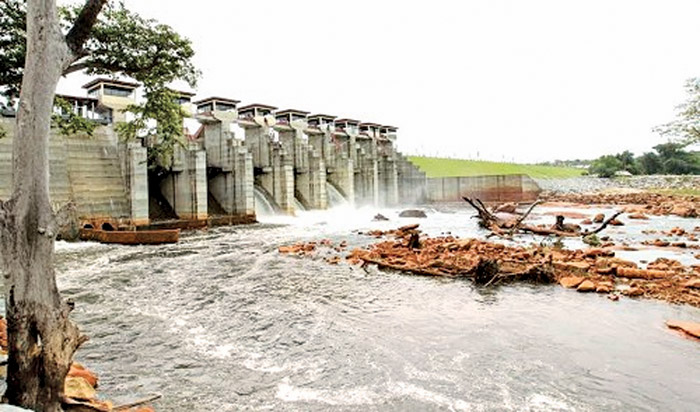ජලාශ කිහිපයක වාන් දොරටු කිහිපයක් විවෘත කෙරේ..