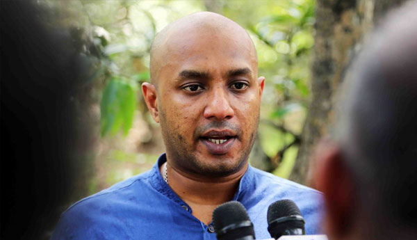 දුමීන්ද දිසානායක අද (30) ජනපති කොමිසම හමුවට දුමීන්ද දිසානායක අද (30) ජනපති කොමිසම හමුවට
