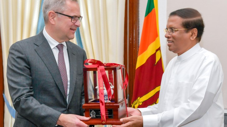 මෙරට බහාලුම් හැසිරවීම පුළුල් කිරීමට Maersk Holdings මැදිහත් වෙයි. මෙරට බහාලුම් හැසිරවීම පුළුල් කිරීමට Maersk Holdings මැදිහත් වෙයි.
