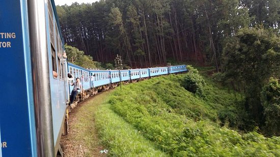උඩරට දුම්රිය මාර්ගයේ ධාවනයට බාධා උඩරට දුම්රිය මාර්ගයේ ධාවනයට බාධා