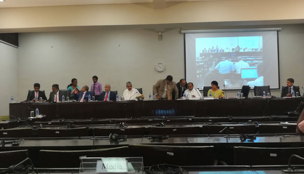 තේරීම් කාරක සභාවේ කාලය මසකින් දීර්ඝ කිරීමට අදාල යෝජනාව අද පාර්ලිමේන්තුවට තේරීම් කාරක සභාවේ කාලය මසකින් දීර්ඝ කිරීමට අදාල යෝජනාව අද පාර්ලිමේන්තුවට