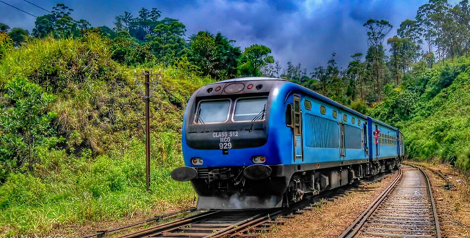 උඩරට මාර්ගයේ දුම්රිය ධාවනයට බාධා එල්ල වෙයි උඩරට මාර්ගයේ දුම්රිය ධාවනයට බාධා එල්ල වෙයි