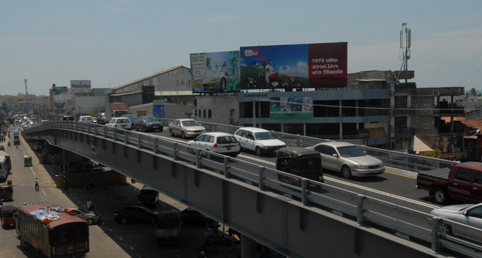 දෙහිවල ගුවන් පාලම මතින් යතුරුපැදි ගමන් කිරීම තහනම් දෙහිවල ගුවන් පාලම මතින් යතුරුපැදි ගමන් කිරීම තහනම්