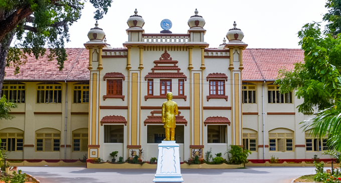 යාපනය සරසවියේ කිළිනොච්චි මණ්ඩපය ජ්යෙෂ්ඨ සිසුන්ට තහනම් යාපනය සරසවියේ කිළිනොච්චි මණ්ඩපය ජ්යෙෂ්ඨ සිසුන්ට තහනම්