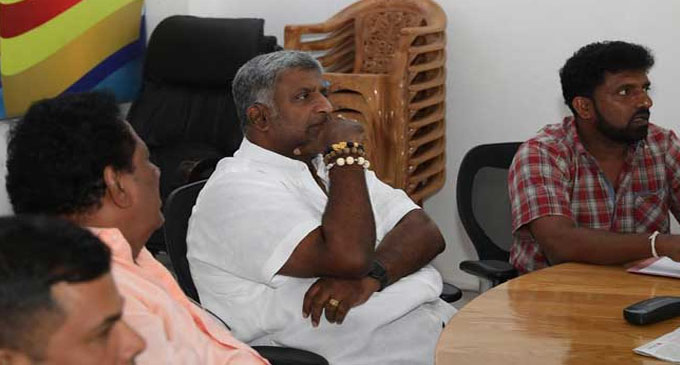 ගුවන්තොටුපල අවට ත්රිරෝද රථ නියාමනය කිරීමට පියවර ගුවන්තොටුපල අවට ත්රිරෝද රථ නියාමනය කිරීමට පියවර