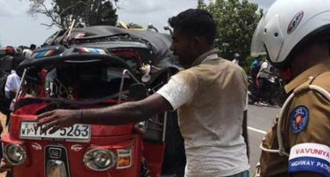 දෙදෙනෙකුට දිවි අහිමි කළ ත්රිරෝද රථ අනතුර දෙදෙනෙකුට දිවි අහිමි කළ ත්රිරෝද රථ අනතුර
