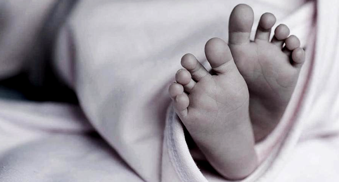 රඹුටන් ඇටයක් සිරවීමෙන් මාස 11ක දරුවෙකු මියයයි රඹුටන් ඇටයක් සිරවීමෙන් මාස 11ක දරුවෙකු මියයයි