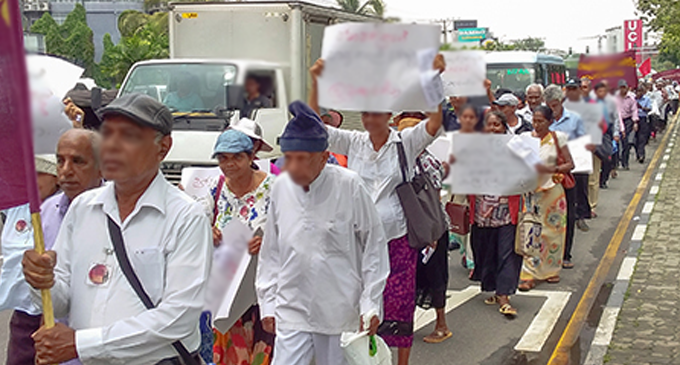 විශ්රාමිකයන්ගේ දැවැන්ත විරෝධතාවයක් විශ්රාමිකයන්ගේ දැවැන්ත විරෝධතාවයක්