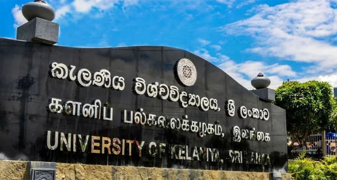 කැලණිය සරසවි සිසුන් 25 කට වසර දෙකක පන්ති තහනම් කැලණිය සරසවි සිසුන් 25 කට වසර දෙකක පන්ති තහනම්