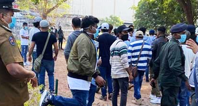පුද්ගලයින් රැසක් තවදුරටත් නිරෝධායන මධ්යස්ථානවල පුද්ගලයින් රැසක් තවදුරටත් නිරෝධායන මධ්යස්ථානවල