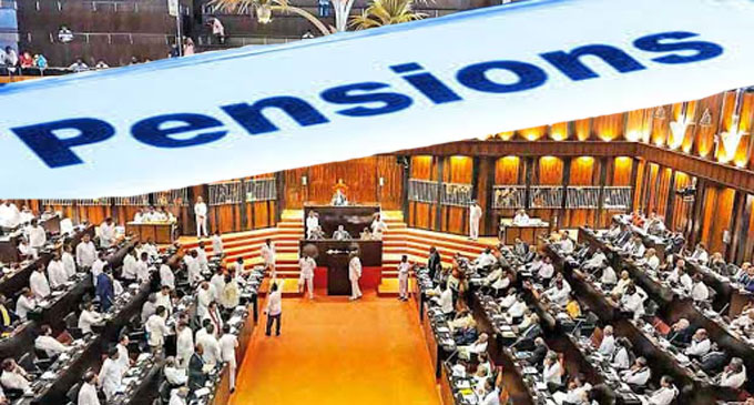 පාර්ලිමේන්තු විසුරුවා හැරීමෙන් විශ්රාම වැටුප් අහිමි වන මන්ත්රීවරුන් මෙන්න පාර්ලිමේන්තු විසුරුවා හැරීමෙන් විශ්රාම වැටුප් අහිමි වන මන්ත්රීවරුන් මෙන්න