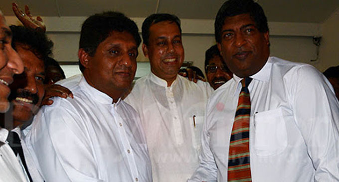 හදිසියේ මන්ත්රී රවී බලන්න හිටපු විපක්ෂ නායක ගියේ ඇයි? හදිසියේ මන්ත්රී රවී බලන්න හිටපු විපක්ෂ නායක ගියේ ඇයි?