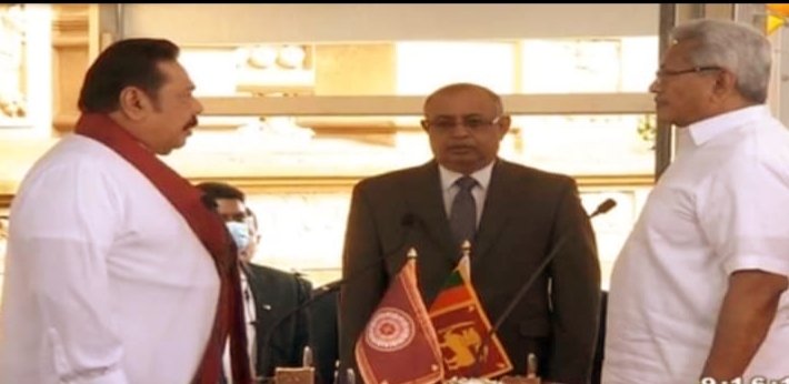මහින්ද රාජපක්ෂ මහතා අගමැතිධුරයේ දිවුරුම් දෙයි මහින්ද රාජපක්ෂ මහතා අගමැතිධුරයේ දිවුරුම් දෙයි