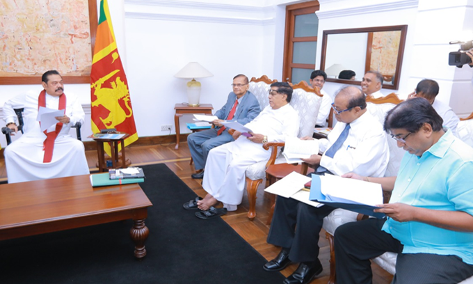 20 වන සංශෝදනයට අදාළ කමිටු වාර්තාව අගමැතිට 20 වන සංශෝදනයට අදාළ කමිටු වාර්තාව අගමැතිට