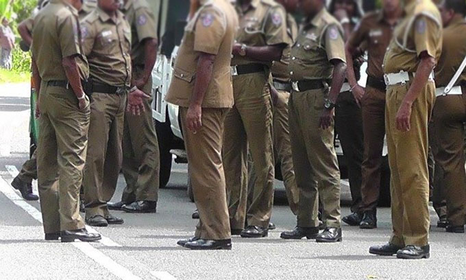කොරෝනා ආසාදිතයින් ආශ්රය කල පොලිසියේ 17 ක් නිරෝධායනයට කොරෝනා ආසාදිතයින් ආශ්රය කල පොලිසියේ 17 ක් නිරෝධායනයට