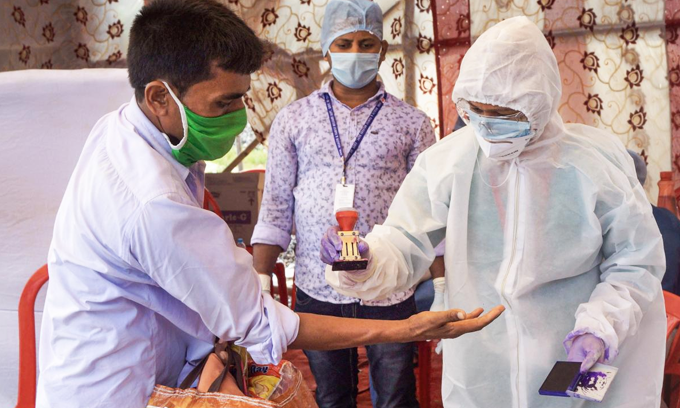 මෙරට කොවිඩ් ආසාදිතයින් තවදුරටත් ඉහළට මෙරට කොවිඩ් ආසාදිතයින් තවදුරටත් ඉහළට