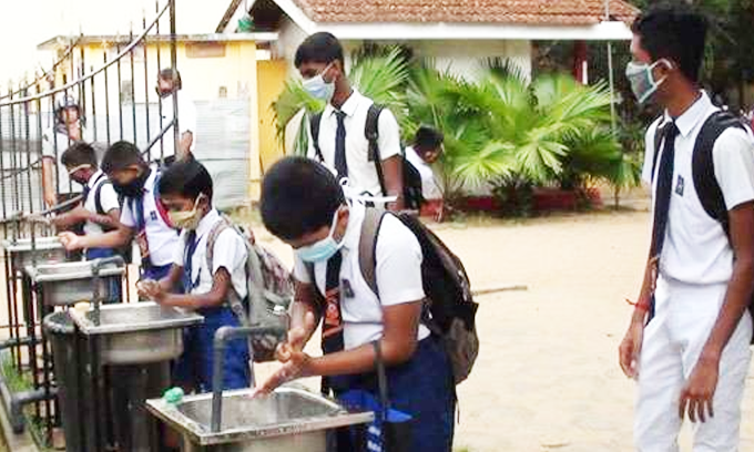 හෙට පාසල් ආරම්භය ගැන අධ්යාපන අමාත්යංශය ලේකම්වරයෙන් ප්රකාශයක් හෙට පාසල් ආරම්භය ගැන අධ්යාපන අමාත්යංශය ලේකම්වරයෙන් ප්රකාශයක්