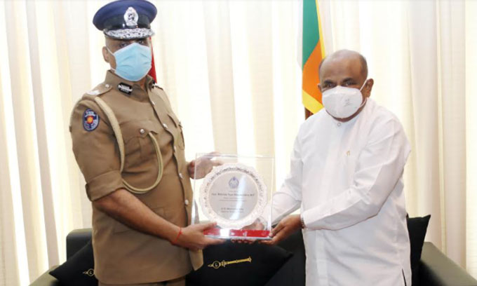 නව පොලිස්පතිවරයා කතානායකවරයා මුණ ගැසෙයි නව පොලිස්පතිවරයා කතානායකවරයා මුණ ගැසෙයි