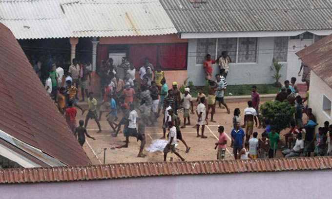 මහර රැඳවියන් පෙති පානය කර කලහකාරී වූ බව බොරුවක්.වෛද්යවරයා හෙළි කරයි. මහර රැඳවියන් පෙති පානය කර කලහකාරී වූ බව බොරුවක්.වෛද්යවරයා හෙළි කරයි.