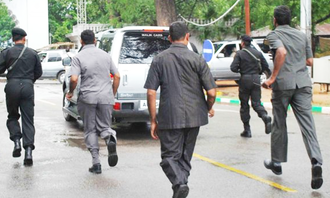 ප්රභූ ආරක්ෂකයින් 44 කටම කොරෝනා ප්රභූ ආරක්ෂකයින් 44 කටම කොරෝනා