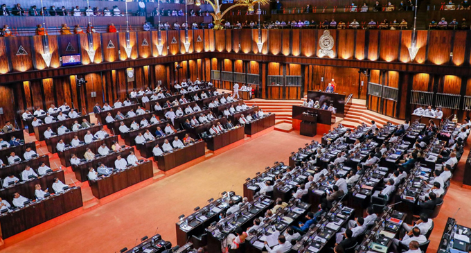 අගමැතිවරයාට බහුතරය පෙන්නීමට අත්සන් නෑ අගමැතිවරයාට බහුතරය පෙන්නීමට අත්සන් නෑ