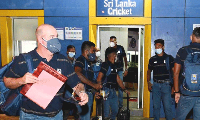 ශ්රි ලංකා ක්රිකට් කණ්ඩායම කොදෙව් දූපත් බලා පිටත්ව යයි ශ්රි ලංකා ක්රිකට් කණ්ඩායම කොදෙව් දූපත් බලා පිටත්ව යයි