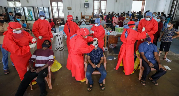 ඊයේ මෙරටින් නව ආසාදිතයින් 2,131 හඳුනා ගනී ඊයේ මෙරටින් නව ආසාදිතයින් 2,131 හඳුනා ගනී