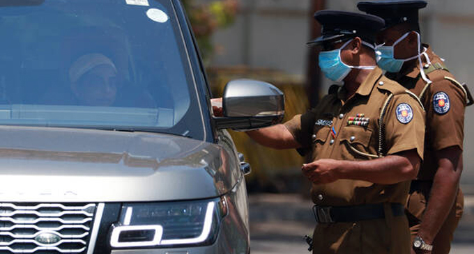 සංචරණ සීමා ඉවතට: පළාත් අතර සංචරණය තවදුරටත් තහනම් සංචරණ සීමා ඉවතට: පළාත් අතර සංචරණය තවදුරටත් තහනම්
