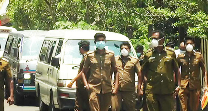 සෞඛ්ය පරීක්ෂකවරුන්ගේ රාජකාරියට බාධා කළ අයෙක් රක්ෂිත බන්ධනාගාරයට සෞඛ්ය පරීක්ෂකවරුන්ගේ රාජකාරියට බාධා කළ අයෙක් රක්ෂිත බන්ධනාගාරයට