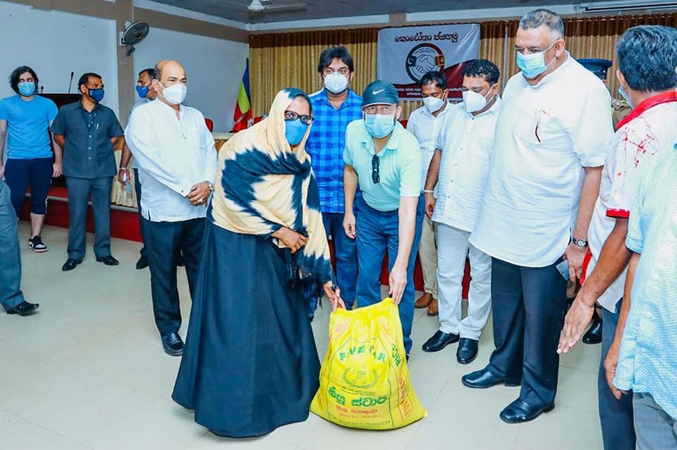 ගංවතුරෙන් විපතට පත් වුවන්ට පාකිස්තානයෙන් සහනාදාර ගංවතුරෙන් විපතට පත් වුවන්ට පාකිස්තානයෙන් සහනාදාර