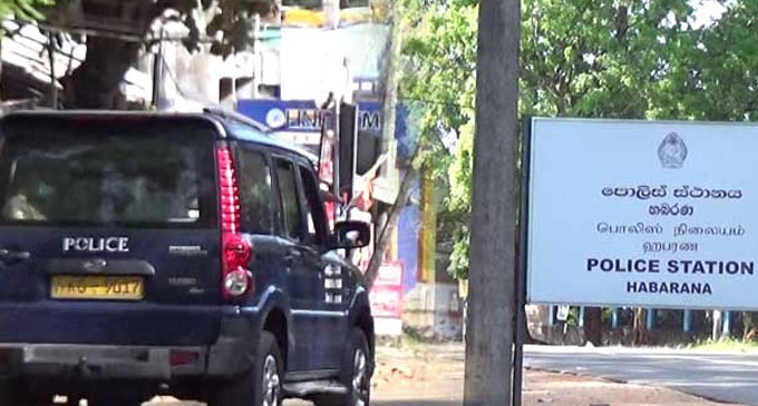 වනජීවි නිලධාරීන්ගේ රාජකාරියට බාධා කළ හමුදා මේජර් අත්අඩංගුවට වනජීවි නිලධාරීන්ගේ රාජකාරියට බාධා කළ හමුදා මේජර් අත්අඩංගුවට