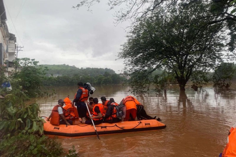 ඉන්දියාවට මහ වැසි: මුම්බායි ජලයෙන් යටවෙයි ඉන්දියාවට මහ වැසි: මුම්බායි ජලයෙන් යටවෙයි