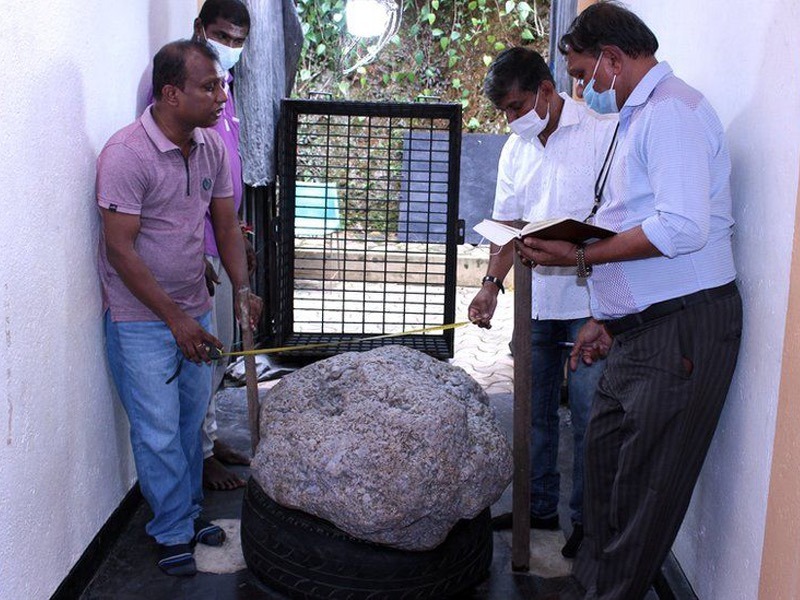 රත්නපුරෙන් හමුවූ ලොව විශාලතම ආර්නූල් මැණික් පොකුර රත්නපුරෙන් හමුවූ ලොව විශාලතම ආර්නූල් මැණික් පොකුර