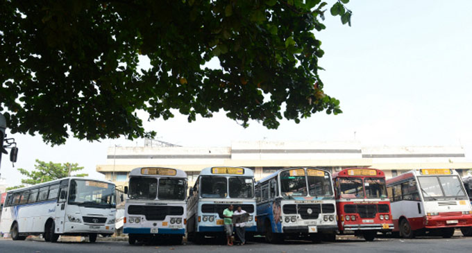 ඇඳිරිනීතිය ක්රියාත්මක කාලය තුළ පොදු ප්රවාහන සේවා නැහැ ඇඳිරිනීතිය ක්රියාත්මක කාලය තුළ පොදු ප්රවාහන සේවා නැහැ