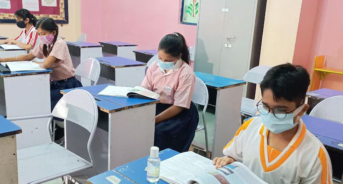 ඉන්දියාවේ පාසල් හා විශ්ව විද්යාල විවෘත කිරීමට සුදානම් ඉන්දියාවේ පාසල් හා විශ්ව විද්යාල විවෘත කිරීමට සුදානම්