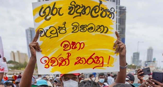 ගුරු-විදුහල්පති වැටුප් ගැටලුව: අනුකමිටු නිර්දේශවලට කැබිනට් අනුමැතිය ගුරු-විදුහල්පති වැටුප් ගැටලුව: අනුකමිටු නිර්දේශවලට කැබිනට් අනුමැතිය