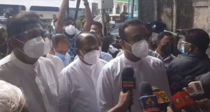 මනූෂ නානායක්කාර CIDයට පැමිණෙයි මනූෂ නානායක්කාර CIDයට පැමිණෙයි