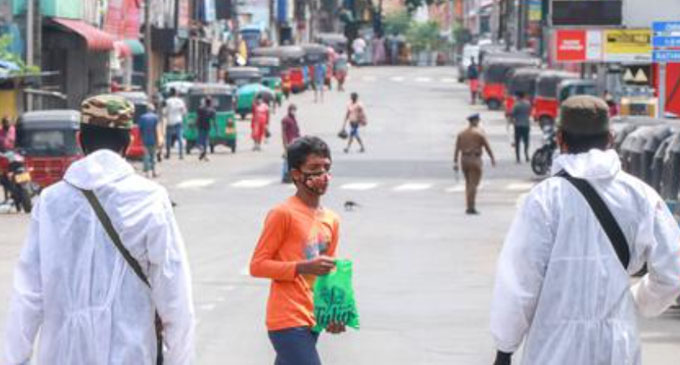 ඇඳිරිනීතිය උල්ලංඝණය කළ 669 ක් අත්අඩංගුවට ඇඳිරිනීතිය උල්ලංඝණය කළ 669 ක් අත්අඩංගුවට