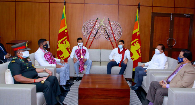 පැරාලිම්පික් පදක්කම්ලාභීන් විෂය භාර ඇමති හමුවෙයි පැරාලිම්පික් පදක්කම්ලාභීන් විෂය භාර ඇමති හමුවෙයි