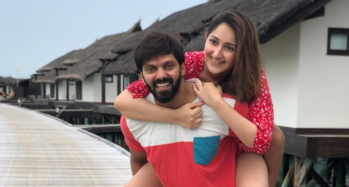නළු ආර්යා අලුත උපන් දරුවාට නම් තියෙලා නළු ආර්යා අලුත උපන් දරුවාට නම් තියෙලා