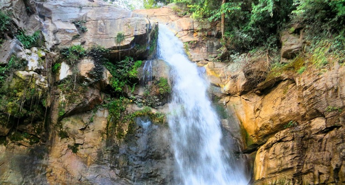 ඇල්ලවල දියඇල්ලට යෑම තහනම් ඇල්ලවල දියඇල්ලට යෑම තහනම්