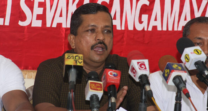 විදුලි වෘත්තිය සමිති යළි අරගලයකට සැරසේ විදුලි වෘත්තිය සමිති යළි අරගලයකට සැරසේ
