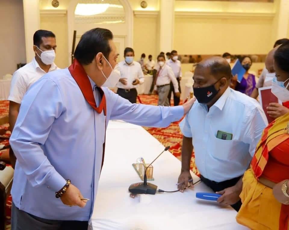 ගුරු සංගම්වලින් රජයට රතු එළියක් ගුරු සංගම්වලින් රජයට රතු එළියක්