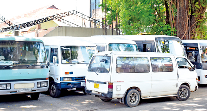 පාසල් ළමයින් ප්රවාහන ගාස්තුත් ඉහළ යන ලකුණු පාසල් ළමයින් ප්රවාහන ගාස්තුත් ඉහළ යන ලකුණු
