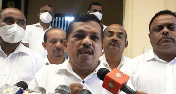 වෘත්තීය සමිතිවලින් ආණ්ඩුවට බරපතළ අනතුරු ඇඟවීමක් වෘත්තීය සමිතිවලින් ආණ්ඩුවට බරපතළ අනතුරු ඇඟවීමක්