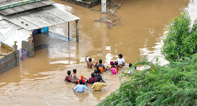 දකුණු ඉන්දියාවේ ගංවතුර හේතුවෙන් 17ක් මරුට දකුණු ඉන්දියාවේ ගංවතුර හේතුවෙන් 17ක් මරුට