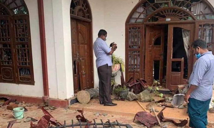 පාරු අනතුරින් කින්නියා වැසියෝ මුස්ලිම් කොංග්රස් මන්ත්රීගේ නිවසට පහර දෙති.. පාරු අනතුරින් කින්නියා වැසියෝ මුස්ලිම් කොංග්රස් මන්ත්රීගේ නිවසට පහර දෙති..